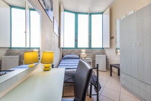 Coffres-forts dans les chambres, Wi-Fi gratuit, draps fournis