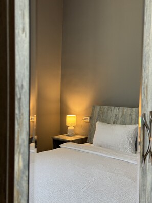 标准双人房, 花园景观 | 办公桌、遮光窗帘、免费 WiFi、床单