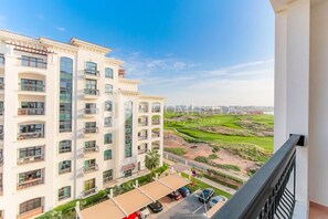 Exterior - Golf course view, stylish 2BR (Abu Dhabi)