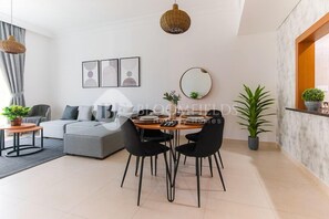 Living area - Golf course view, stylish 2BR (Abu Dhabi)