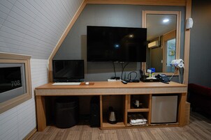 Habitación Deluxe doble | Ropa de cama de alta calidad, colchones viscoelásticos, escritorio