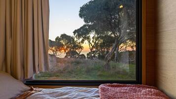 1 bedroom, bed sheets