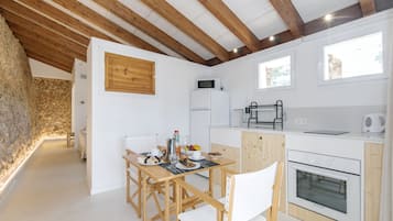 Superior Apartment, 1 Bedroom, Patio, Garden View | Private kitchen | Full-size fridge, microwave, oven, stovetop