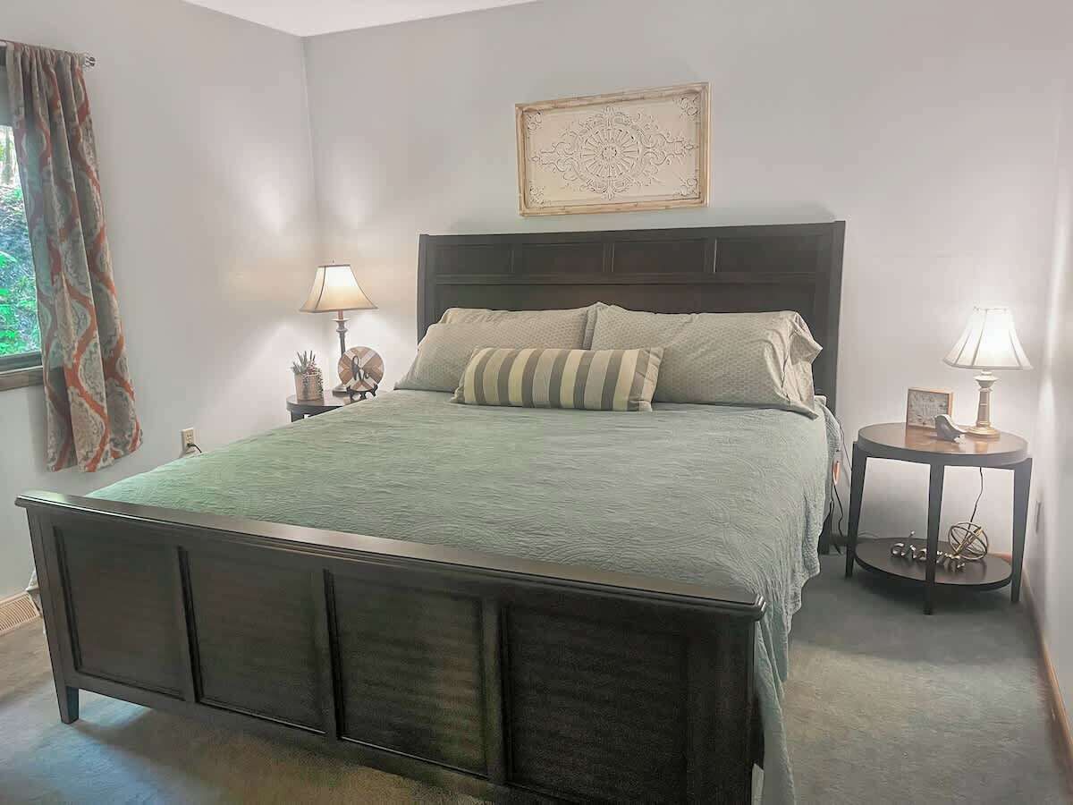 2 habitaciones, escritorio, tabla de planchar con plancha y wifi 