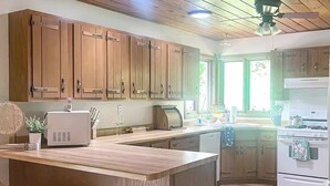 Private kitchen - Gleason Lakefront House: Fire Pit, Kayak & Views! (Gleason)