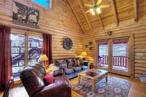 Televisión, chimenea y futbolito 