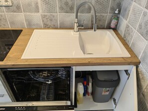 Kühlschrank, Herdplatte, Geschirrspüler