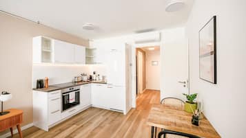 Suite with balcony | 私人廚房 | 雪櫃、爐具、特濃咖啡機、電熱水壺