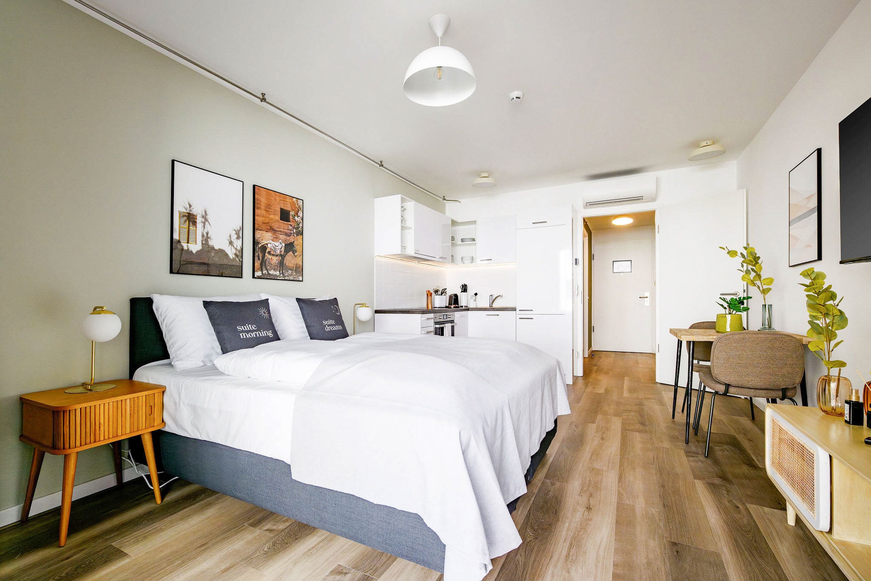 Suite with balcony | Individualmente decorados, individualmente mobiliados, escrivaninha
