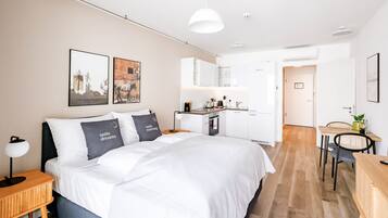 Suite with balcony | 1 bedroom, individually decorated, individually furnished, desk