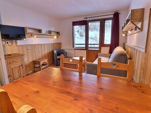 TV - Comfortable 2 Rooms, Ski-in/Ski-out, 4 People, West Balcony (La Tania)