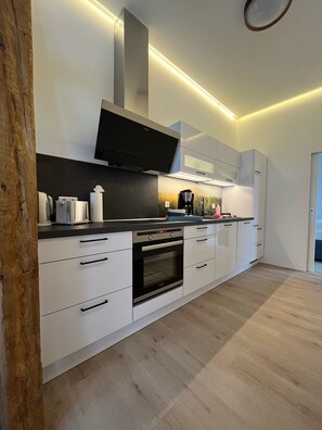 Kühlschrank, Ofen, Herdplatte, Geschirrspüler