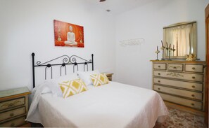 3 chambres, fer et planche à repasser, Wi-Fi gratuit, draps fournis