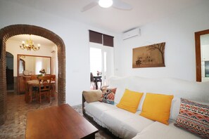 TV, fireplace - 1048 Casa Molino (Nerja)