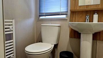 Chalet | Bathroom | Shower, towels