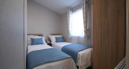 Charming 3-bed Caravan in Colchester Mersea Island