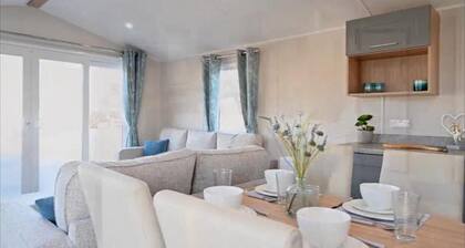 Charming 3-bed Caravan in Colchester Mersea Island
