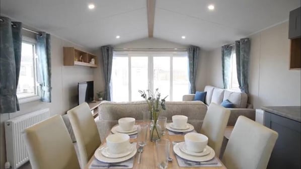 Chalet | Dining