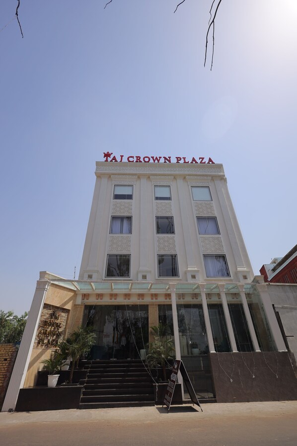 Front of property - Hotel Taj Crown Plaza (Agra)