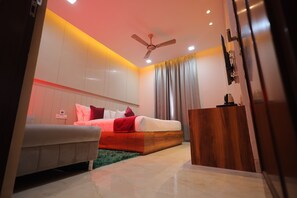 Frette Italian sheets, premium bedding, Select Comfort beds - Hotel Taj Crown Plaza (Agra)