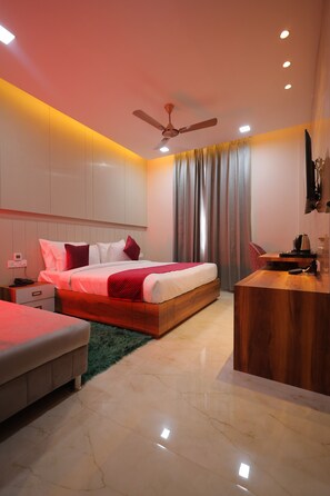 Frette Italian sheets, premium bedding, Select Comfort beds - Hotel Taj Crown Plaza (Agra)