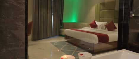 Chambre Exécutive | Salle de bain | Douche à « effet pluie », articles de toilette de luxe, sèche-cheveux