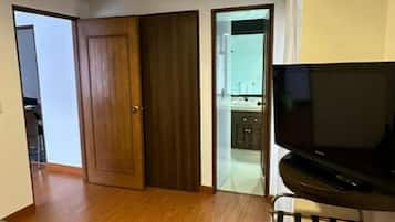 1 bedroom, in-room safe, iron/ironing board, free WiFi