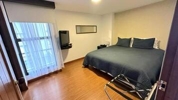 1 bedroom, in-room safe, iron/ironing board, free WiFi