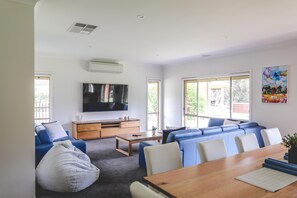 TV connectée, cheminée