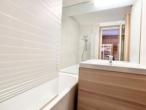 Bathroom - Renovated Studio 4 Pers, Near Slopes, Balcony, Pets Allowed (Tignes)