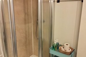 Shower, hair dryer, towels - Street Cathedral Sevilla (Seville)