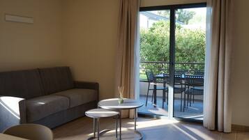 Apartment, 2 Bedrooms, Balcony, Garden View | Living area