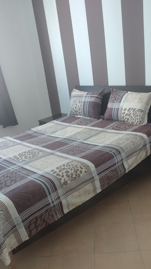2 bedrooms, bed sheets