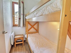 2 bedrooms, bed sheets