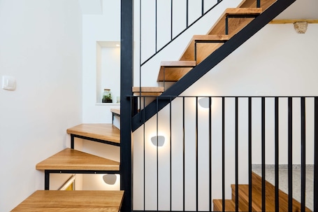 设计别墅 | 起居区 | 42-英寸智能电视 (配备数码频道)、电视