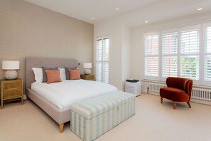 5 عدّة غرف نوم وواي فاي وملاءات أسرّة