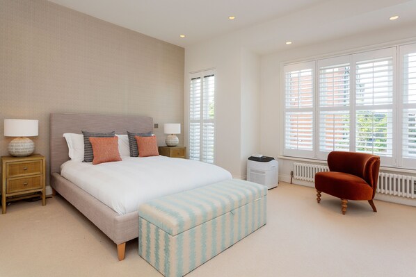 5 عدّة غرف نوم وواي فاي وملاءات أسرّة