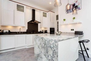 4 bedrooms, Internet - Highgate Style in London (London)