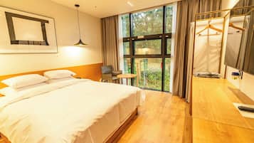 Kamar Double Deluks | Seprai premium, selimut bulu angsa, dan busa memori