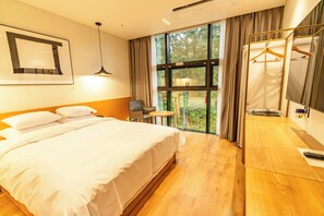 Deluxe tweepersoonskamer | Luxe beddengoed, donsdekens, bedden met traagschuimmatrassen