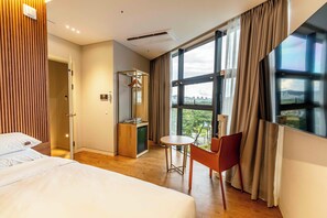 ห้องดีลักซ์ดับเบิล | เครื่องนอนระดับพรีเมียม, ผ้านวมขนเป็ด, เตียงเมมโมรีโฟม