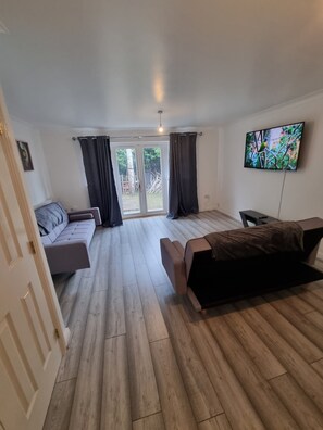 Smart TV - Maidstone villa 3 bedroom free parking free WiFi (Maidstone)