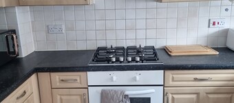 Maidstone villa 3 bedroom free parking free WiFi 