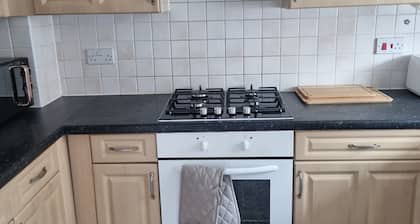 Maidstone villa 3 bedroom free parking free WiFi