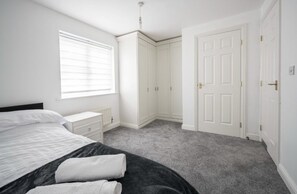 3 bedrooms, WiFi, bed sheets - Maidstone villa 3 bedroom free parking free WiFi (Maidstone)