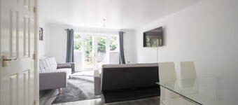 Maidstone villa 3 bedroom free parking free WiFi 