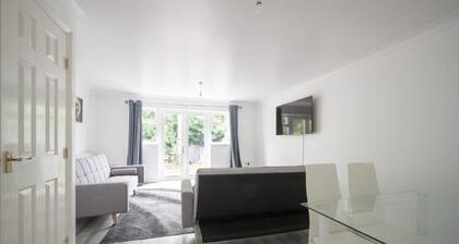 Maidstone villa 3 bedroom free parking free WiFi