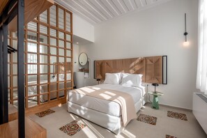 3 bedrooms, desk, iron/ironing board, travel cot - On Luxury Chania (Chania)