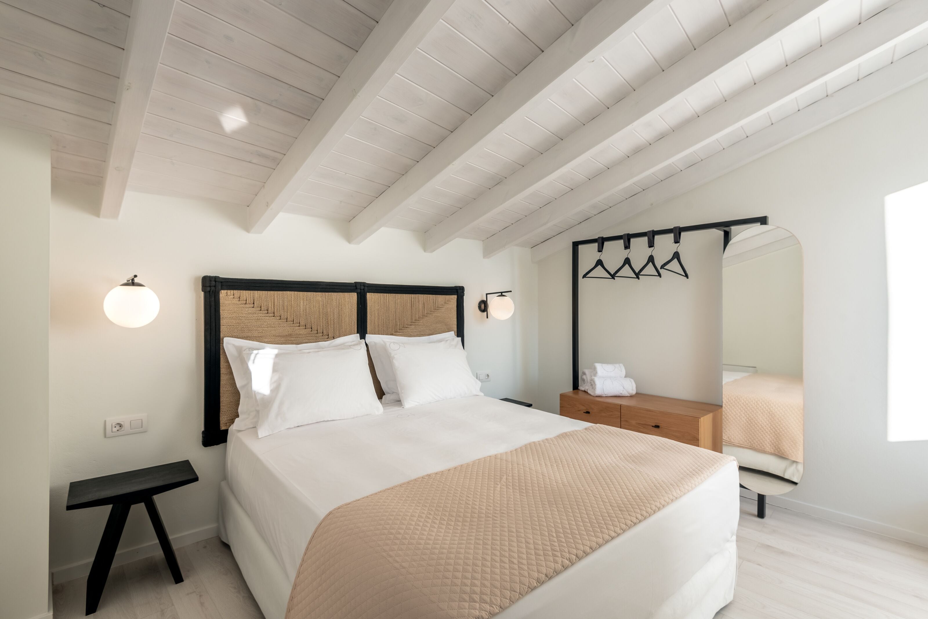 3 sovrum, skrivbord, strykjärn/strykbräda och resesäng