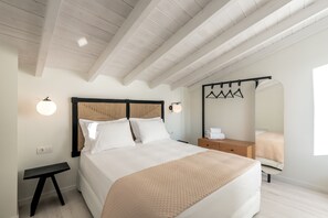 3 chambres, bureau, fer et planche Ă repasser, lit parapluie